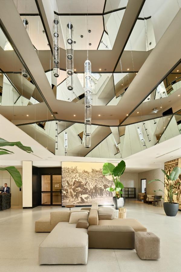 Ambasador Hotel