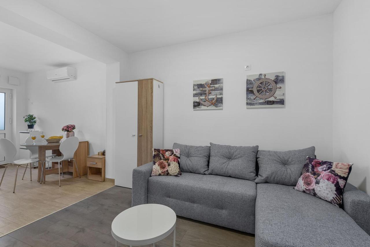 Hostel Elli