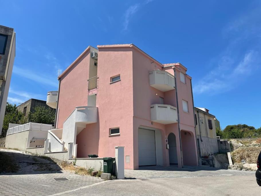 Apartment Apricot - Stilvolles Grosses Haus Mit Kuehlem Garagenparkplatz *