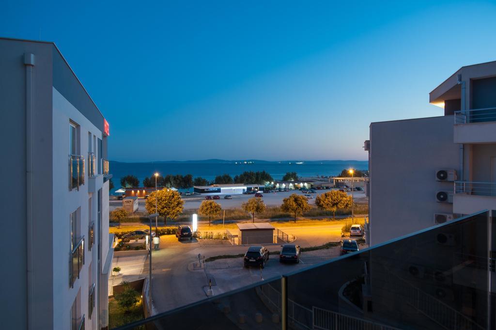 Apartment Deja Views *