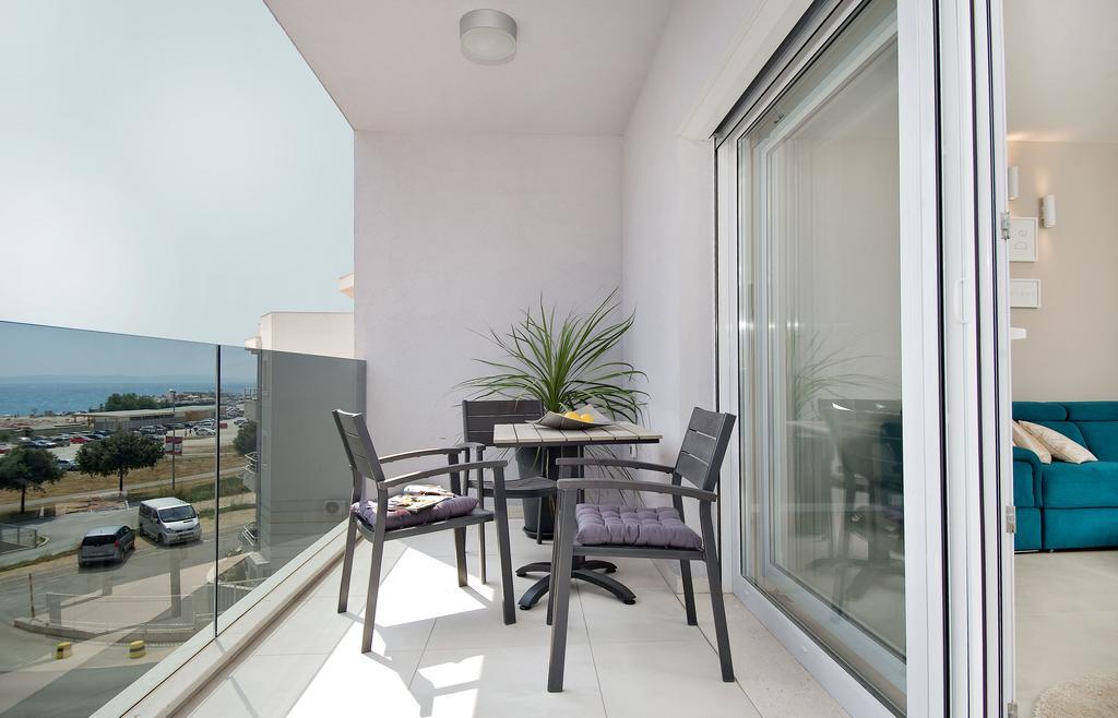 Apartment Deja Views *