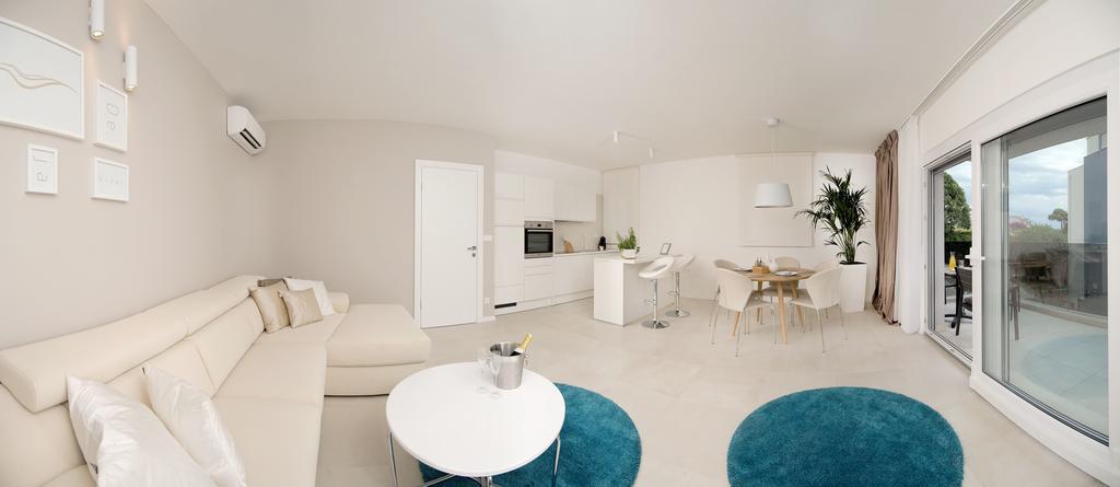 Deja Views Apartment Split