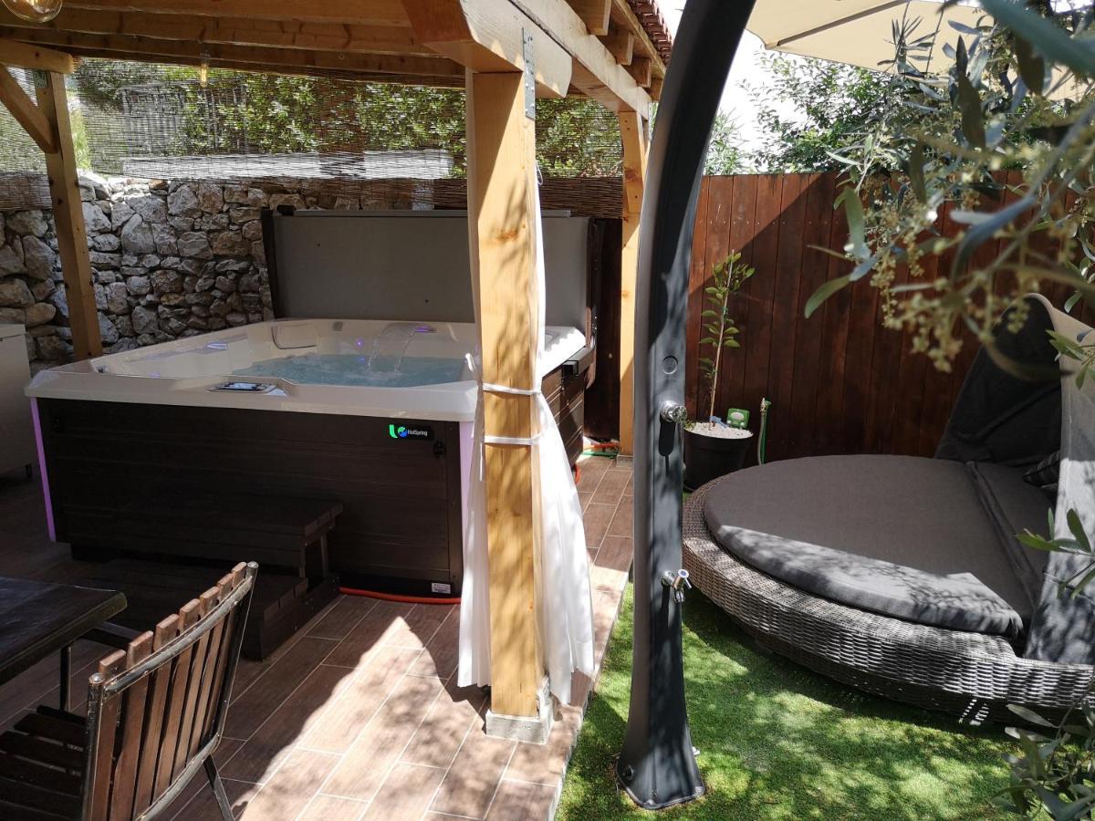 Vespa & Jacuzzi Apartment *