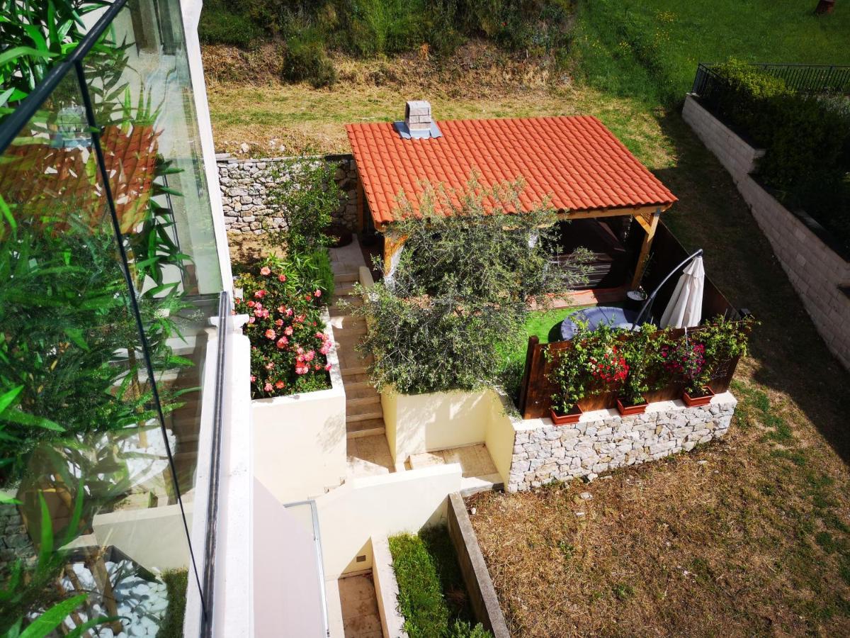 Vespa & Jacuzzi Apartment Split