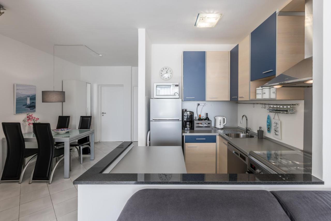 Sundowners Apartment, 52qm, Double & Single Bed, 10 Min From Old Town Of Apartment Split