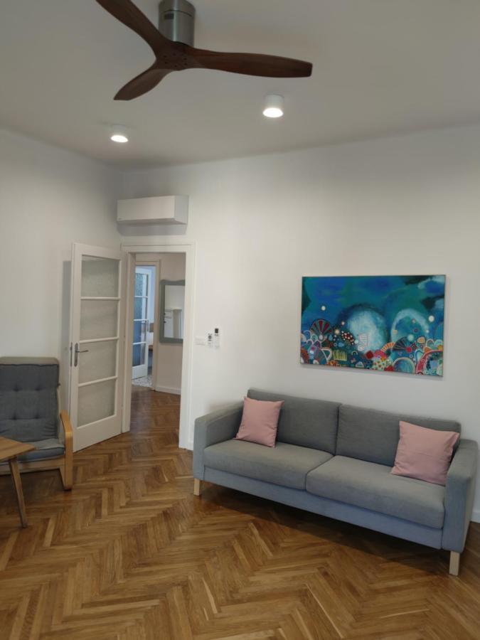 Specious And Newly Decorated At Bacvice