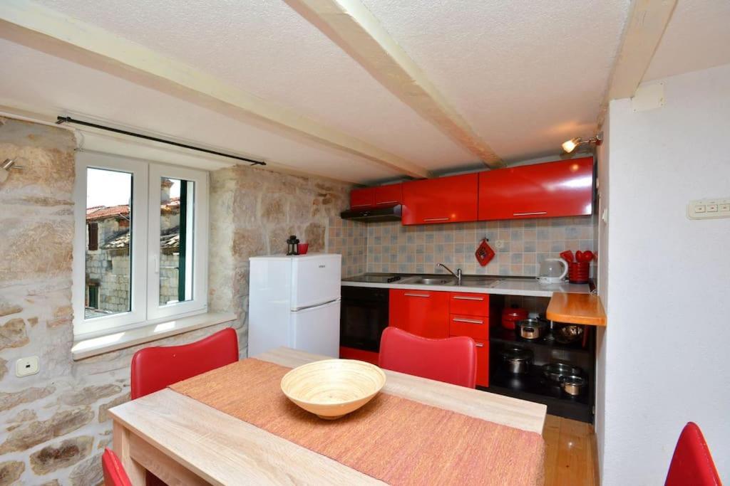 Gloria - Old Center Apartment Split
