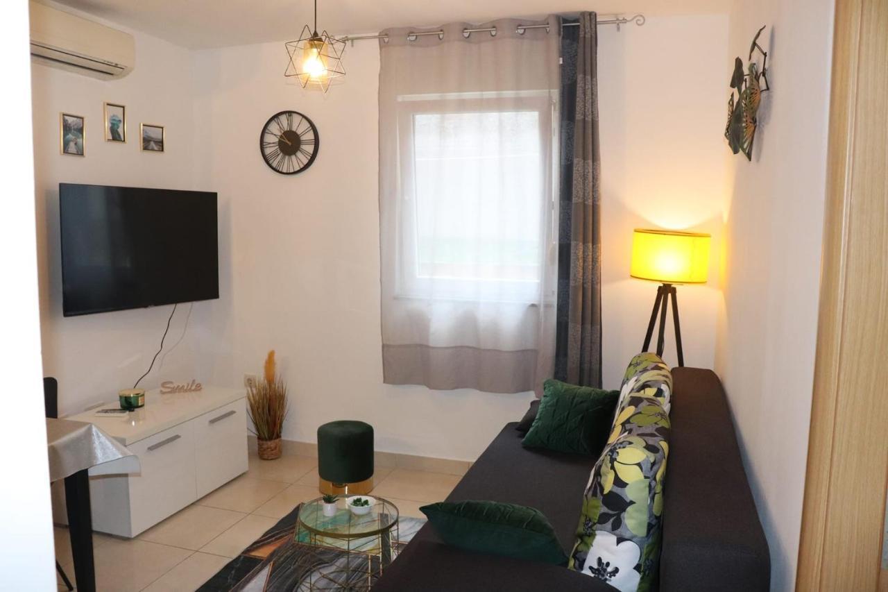 Kikaso - Near Mall Of Split, Free Parking