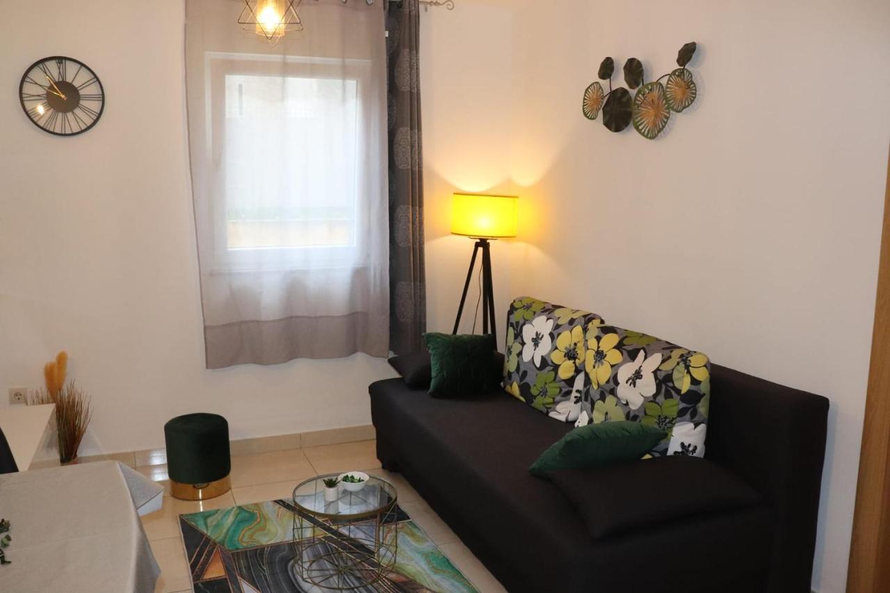 Kikaso - Near Mall Of Split, Free Parking *