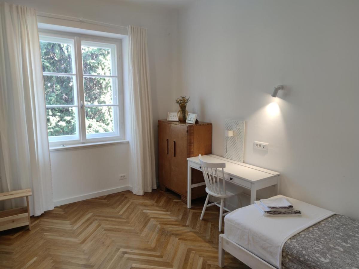 Specious And Newly Decorated At Bacvice *