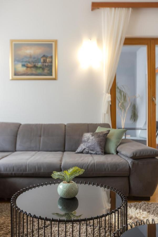 Ps Apartment Split