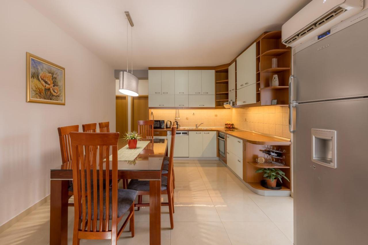 Ps Apartment Split