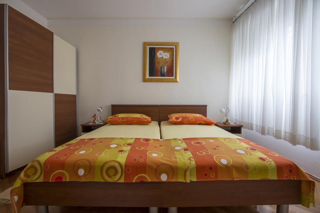 Dante Apartment