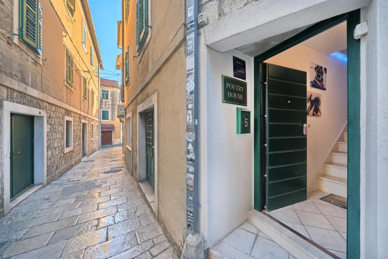 Poetry House *