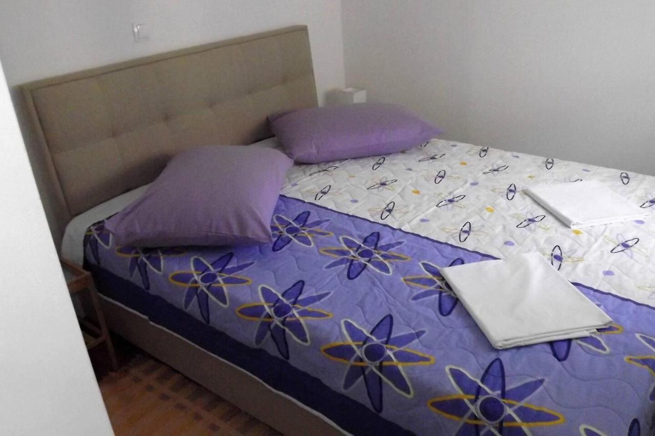 Apartment 4 Sleeps 4 Guests