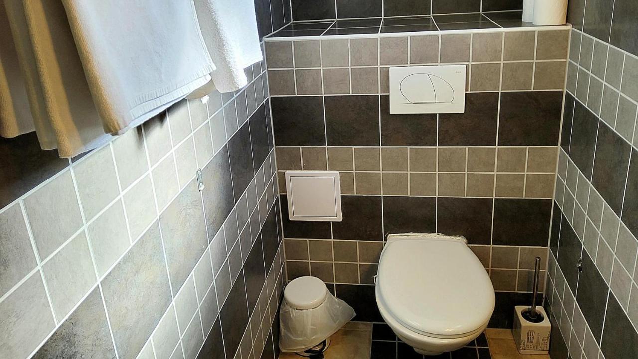 Charming 3 Sleeps 4 Guests Apartment *