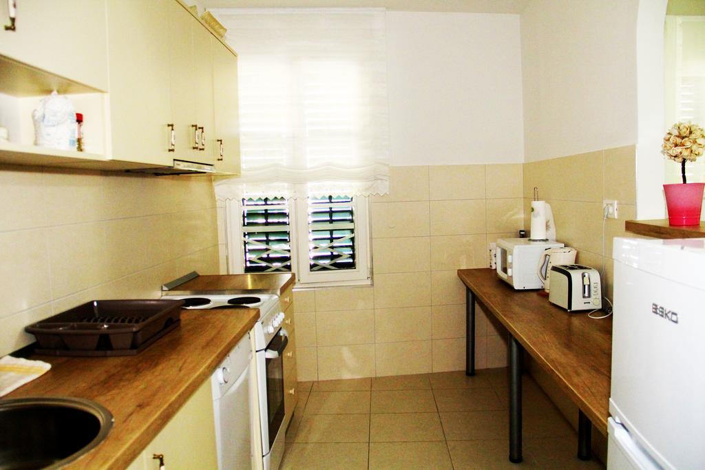 Promenade Apartment *