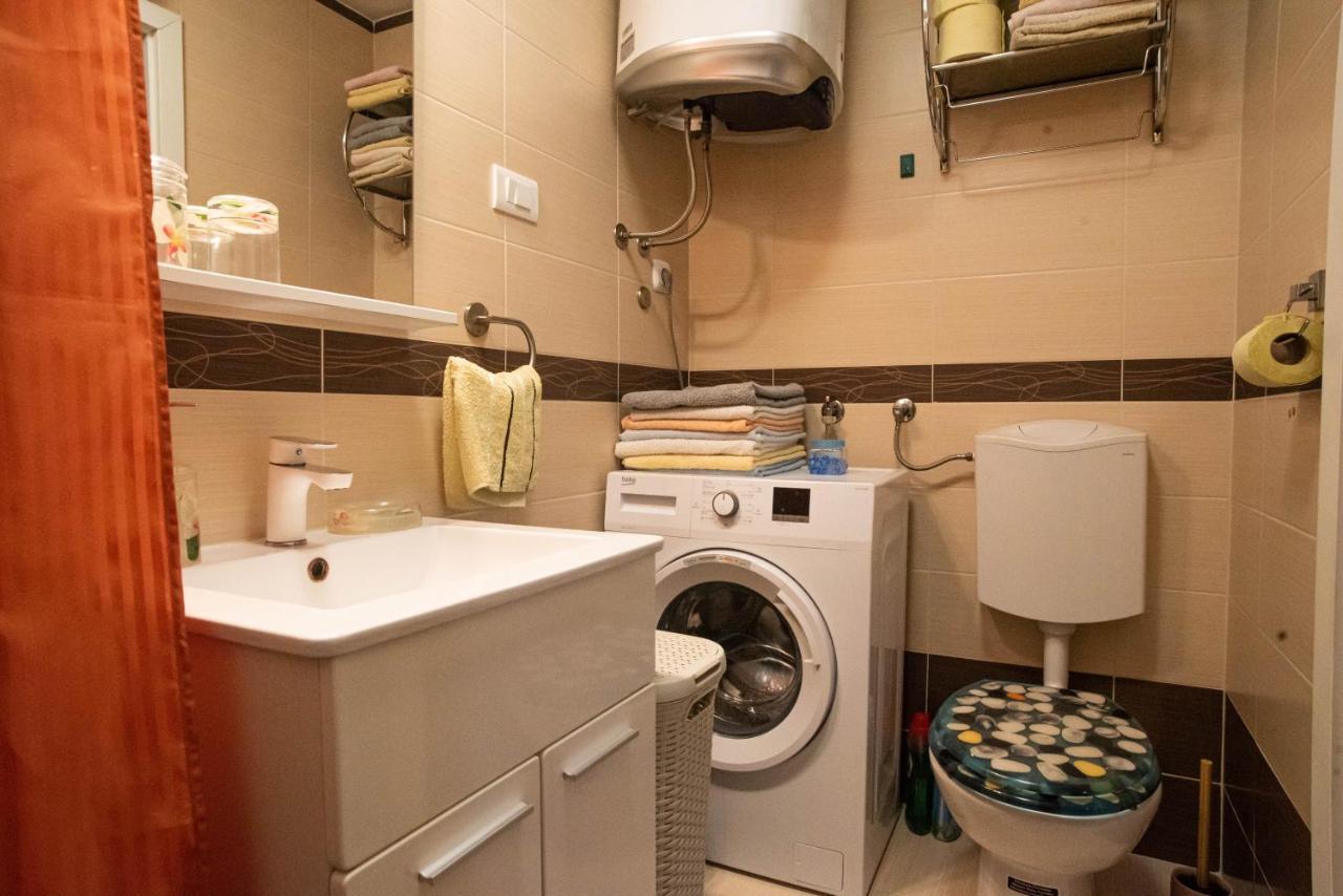 Carlos Apartman