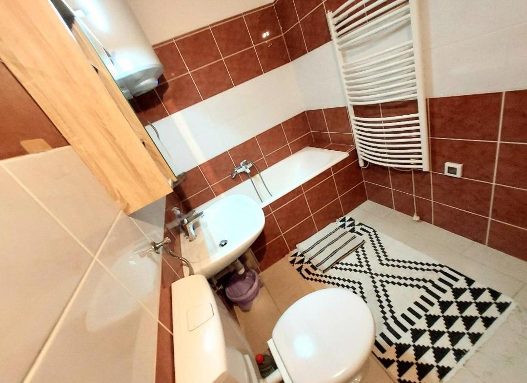 Beautiful Large Apartment, Walk To Beach Appartement