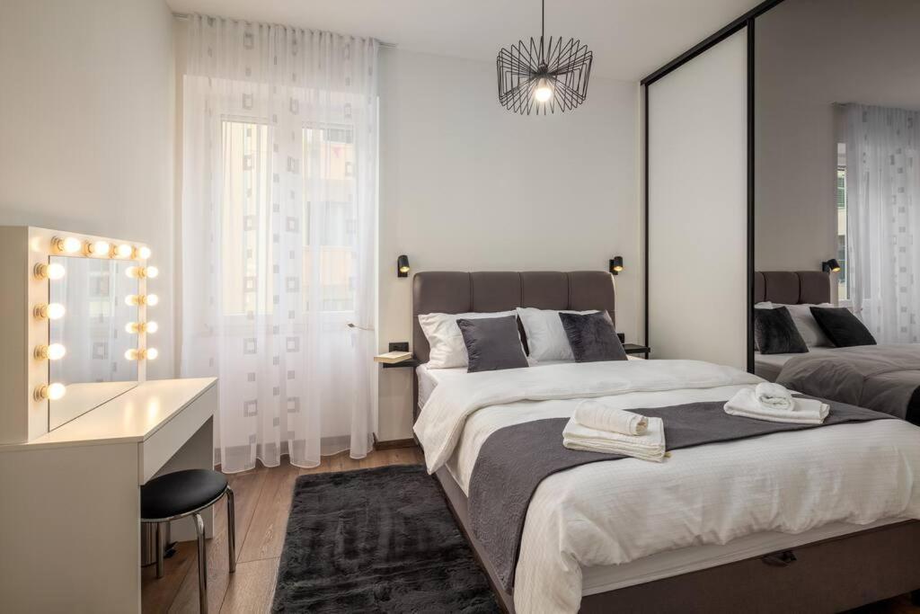 Drago 4* - 2 Minutes From The Town Centre Split