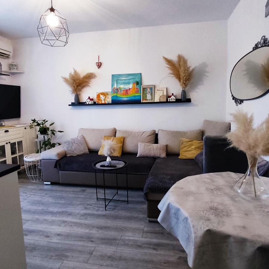 Sweet R&m Apartman