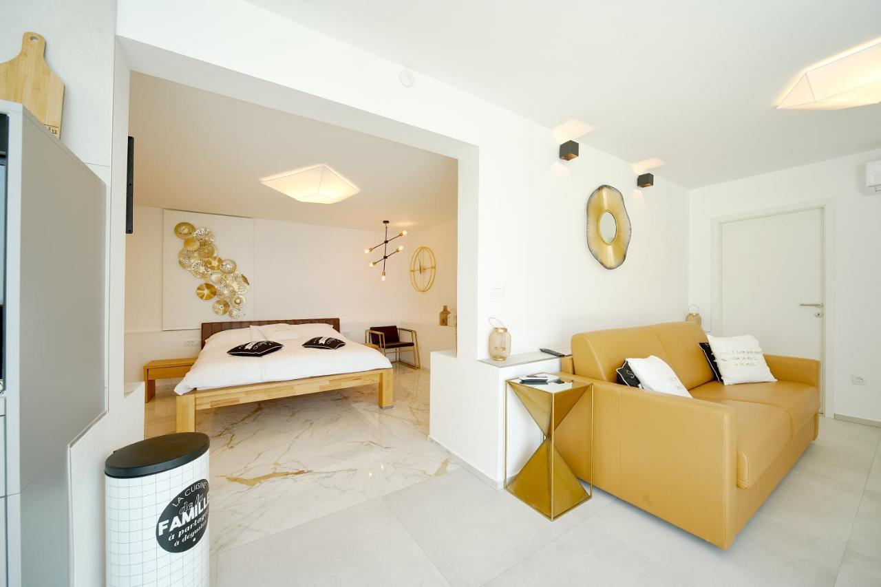 Gallery Luxury & *