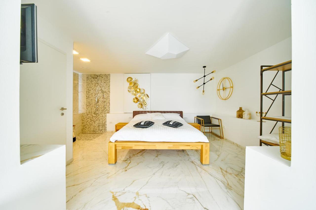 Gallery Luxury & * Split