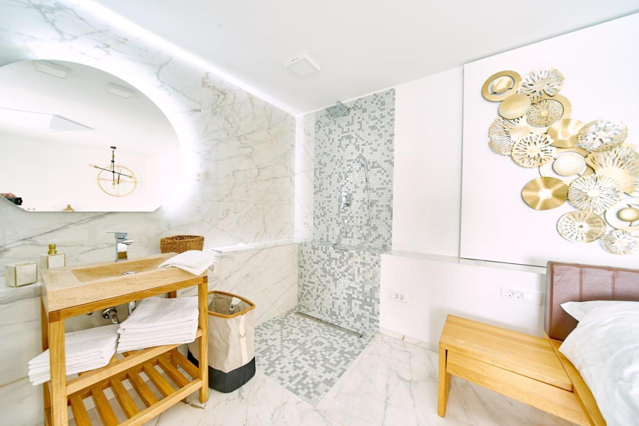 Gallery Luxury & * Split