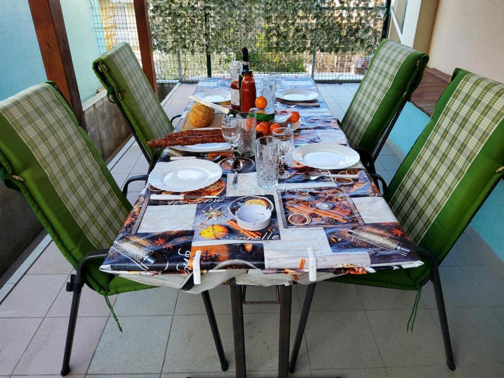 Apartment Charming 3 Sleeps 4 Guests Split