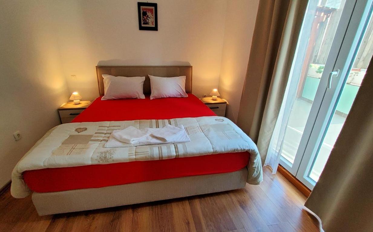 Charming 3 Sleeps 4 Guests Apartment Split