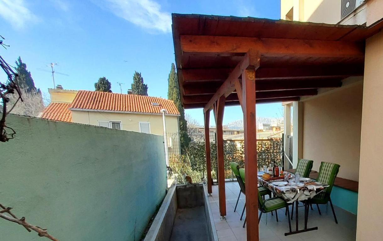 Charming 3 Sleeps 4 Guests Apartment *