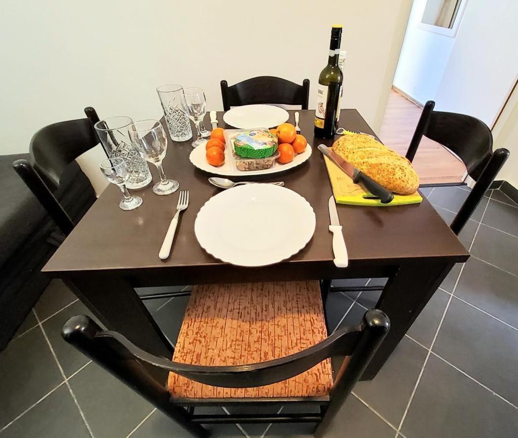 Charming 3 Sleeps 4 Guests