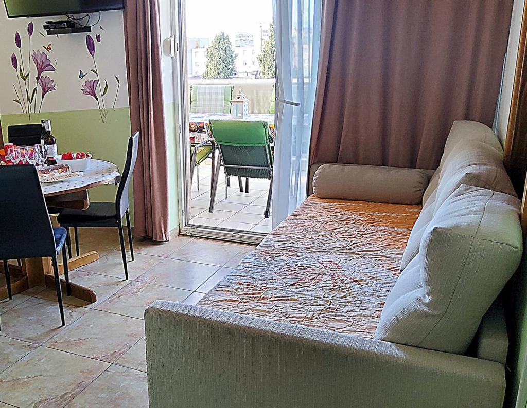 Charming 3 Sleeps 4 Guests * Split