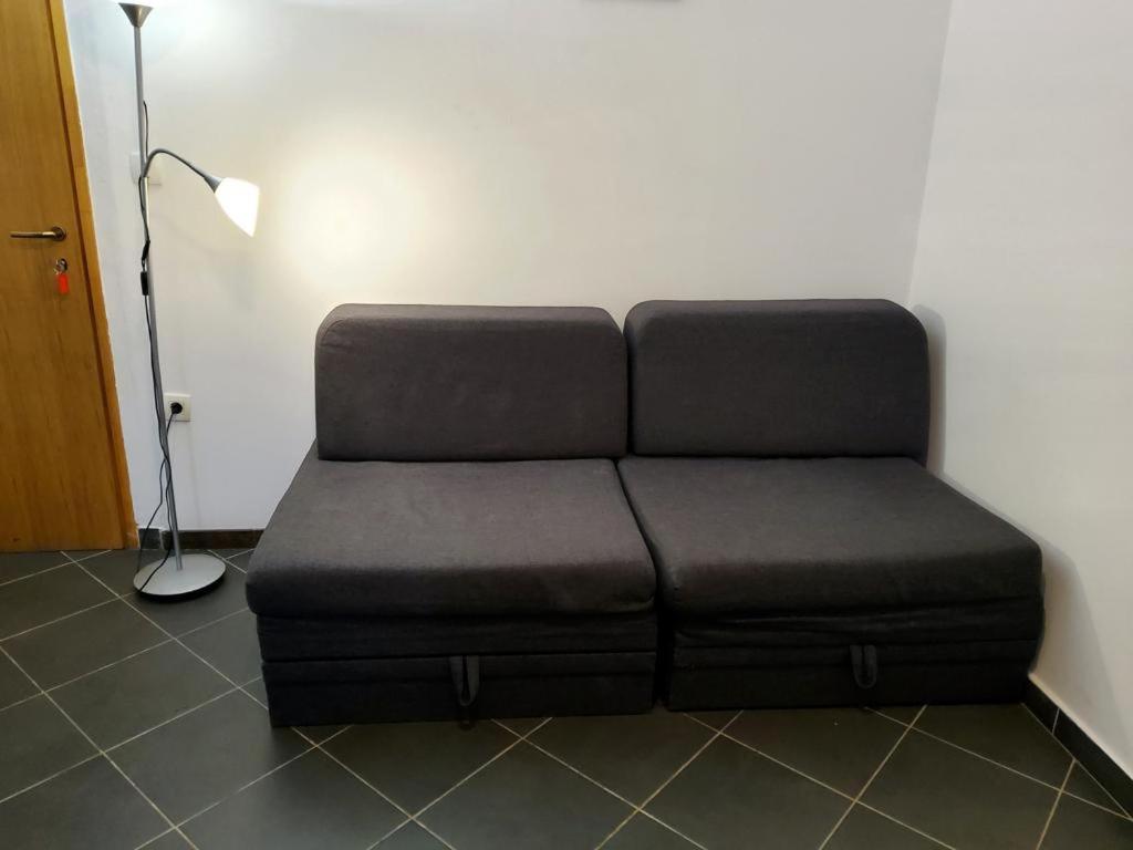 Charming 3 Sleeps 4 Guests Apartment *