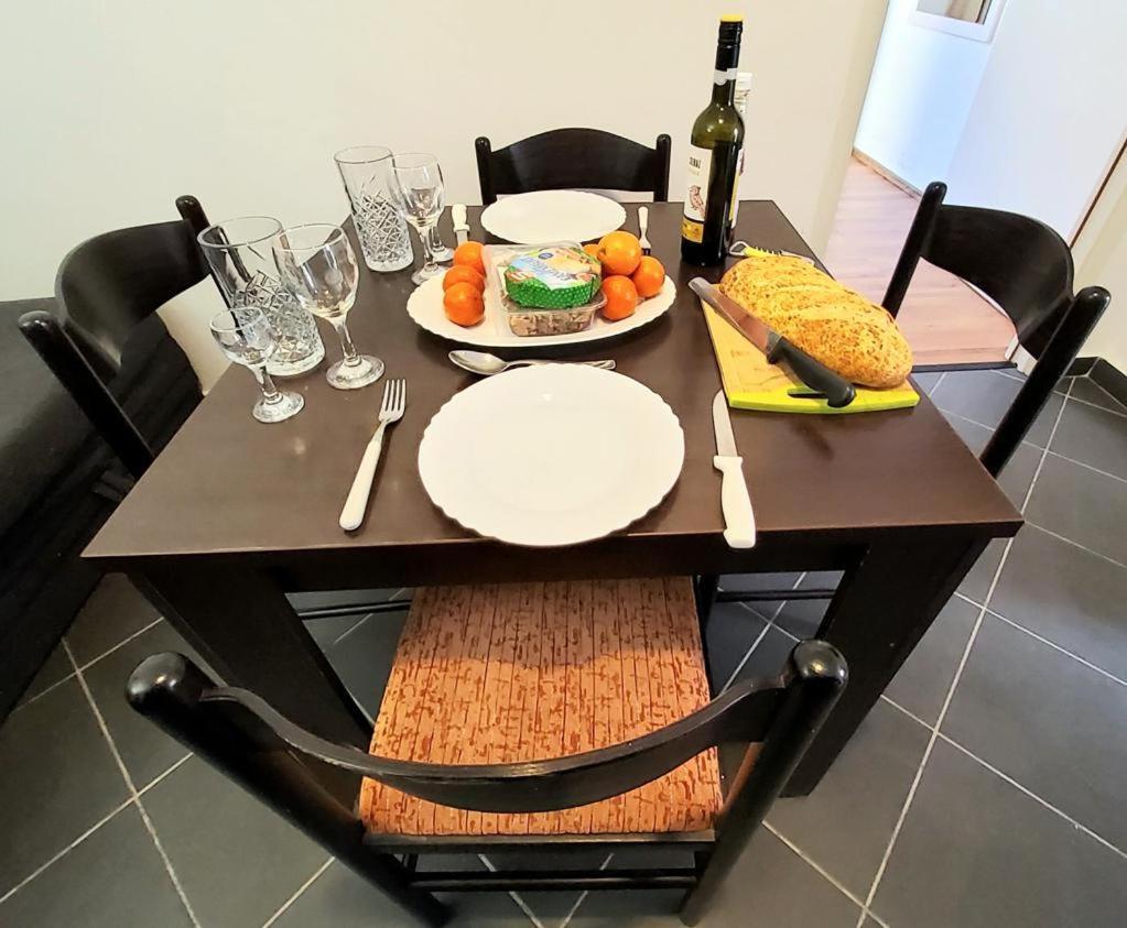 Charming 3 Sleeps 4 Guests