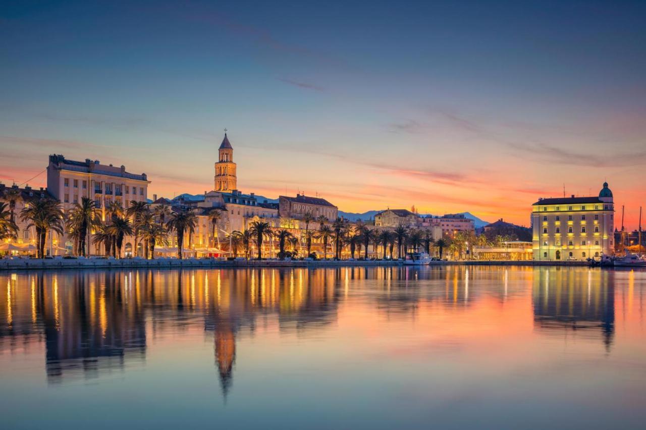 Charming 3 Sleeps 4 Guests * Split