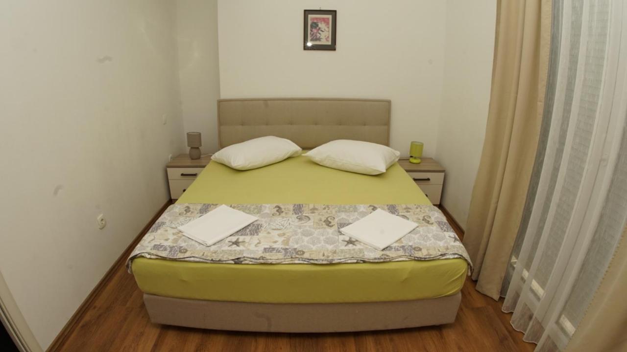 Charming 3 Sleeps 4 Guests Apartment
