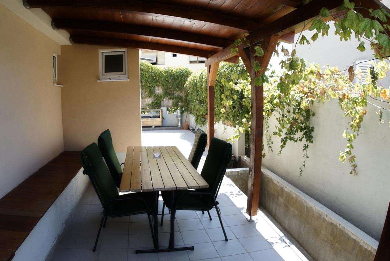 Charming 3 Sleeps 4 Guests Apartment Split