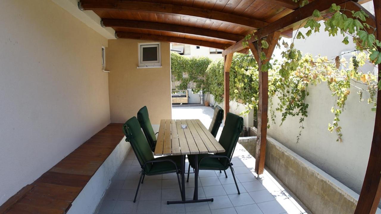 4 Sleeps 4 Guests