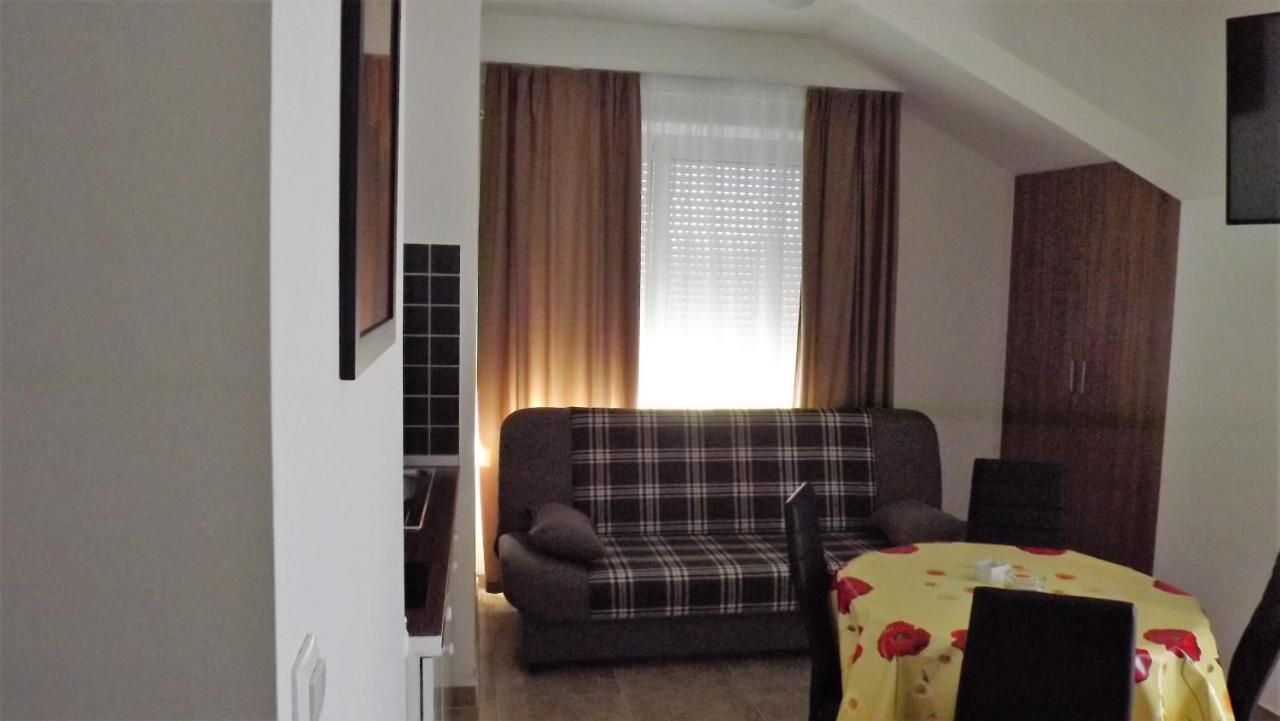Captivating 15 Sleeps 4 Guests *