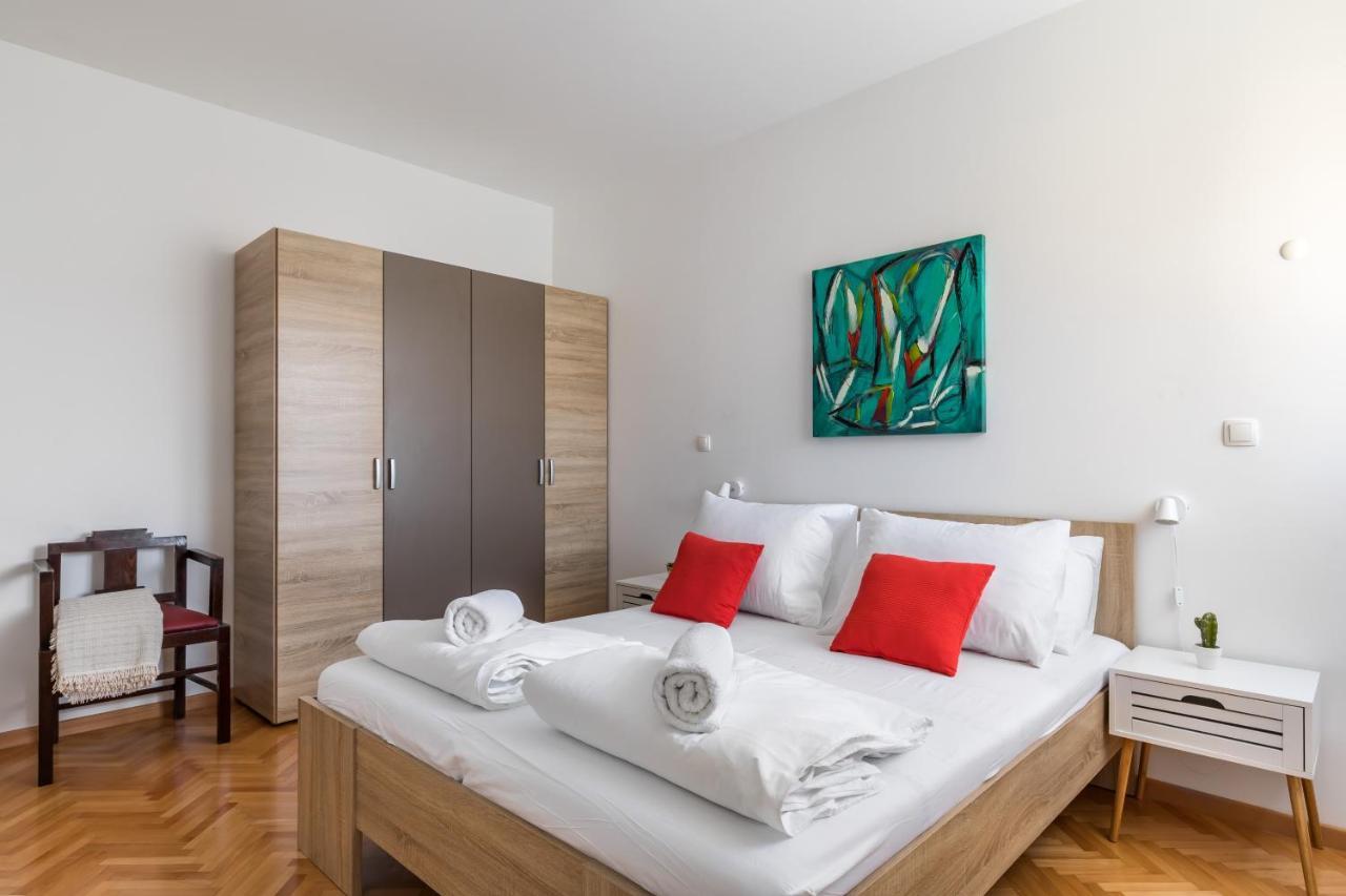 Sunny City Getaway Close To All + View Apartment