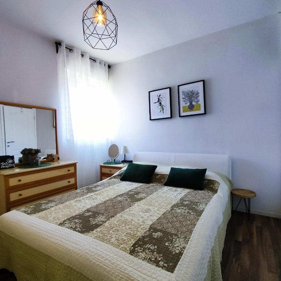 Sweet R&m Apartman *