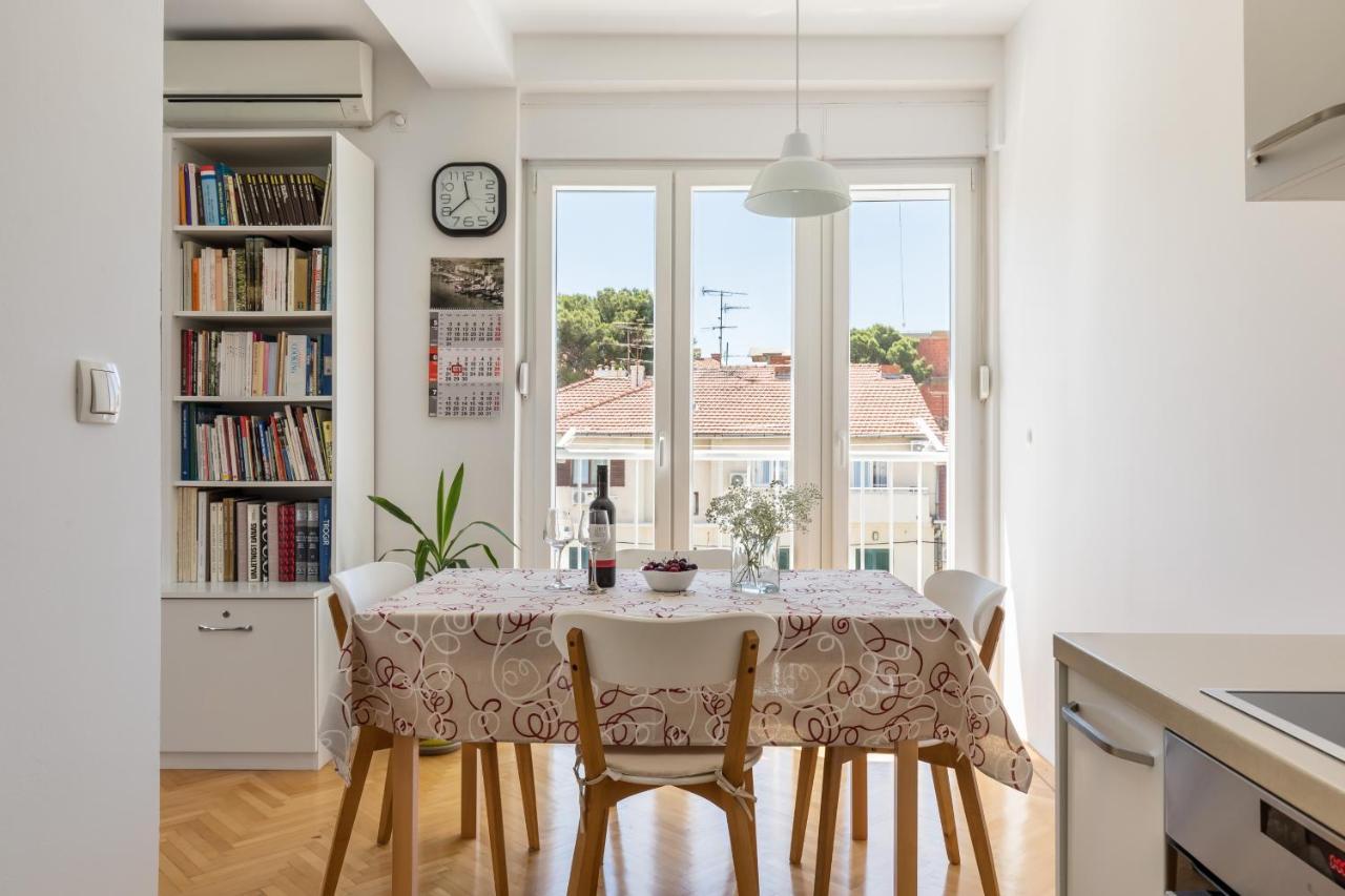 Apartment Sunny City Getaway Close To All + View