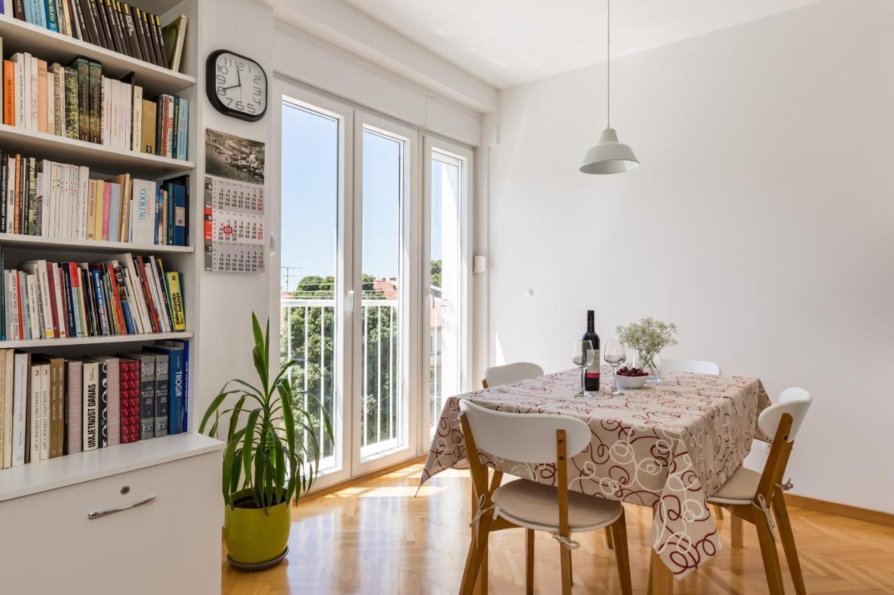 Apartment Sunny City Getaway Close To All + View
