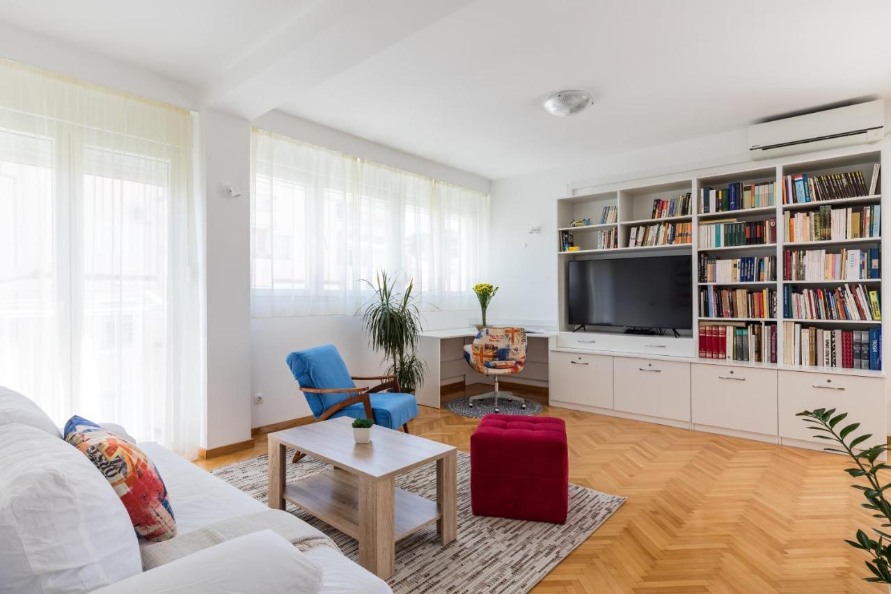 Apartment Sunny City Getaway Close To All + View