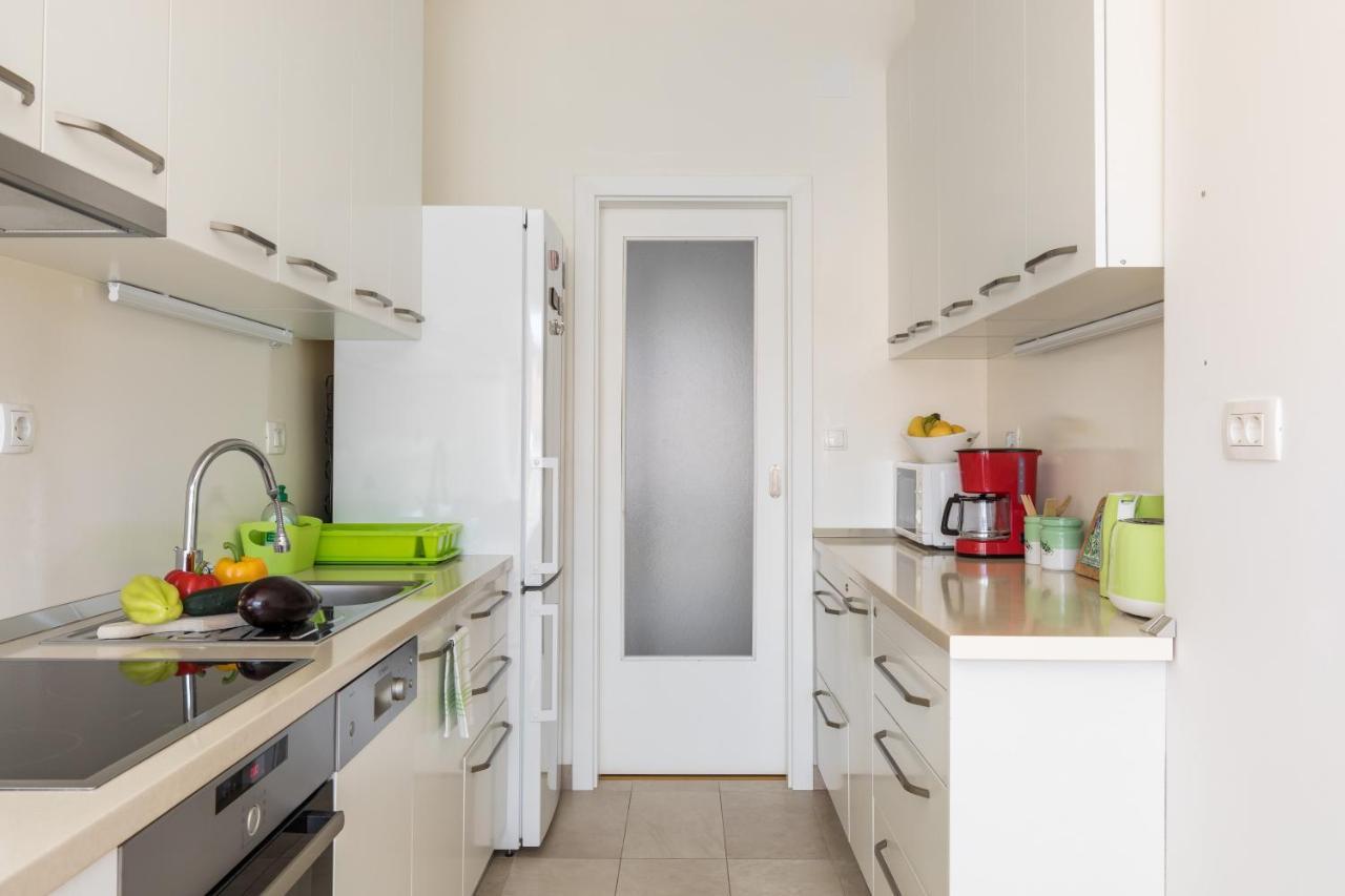 Sunny City Getaway Close To All + View Apartment Split