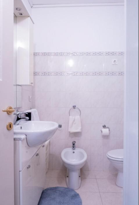 Lori Apartment *