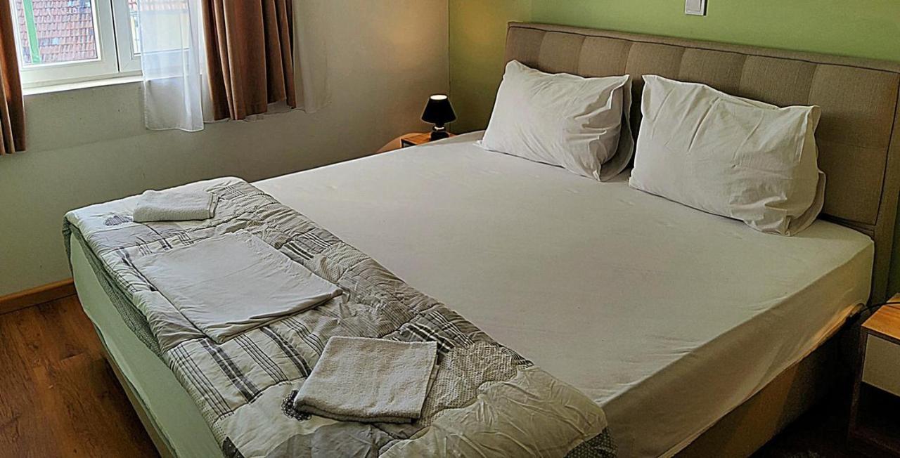 Captivating 15 Sleeps 4 Guests Appartement