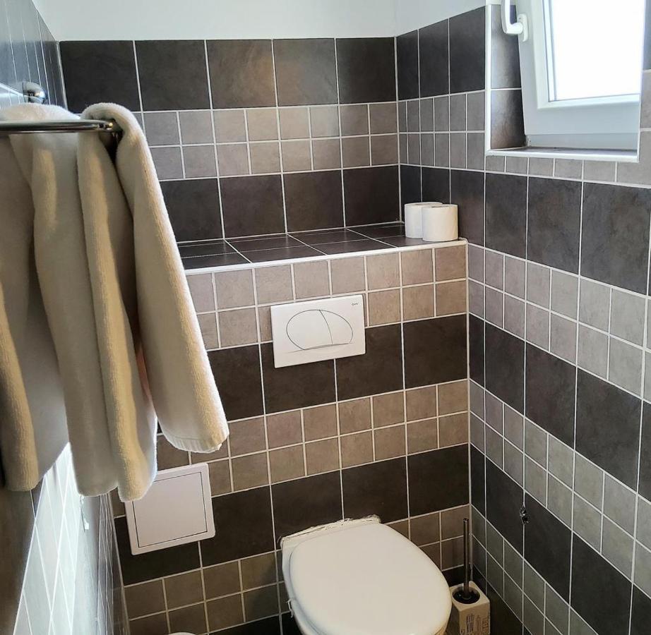 Captivating 15 Sleeps 4 Guests Appartement Split