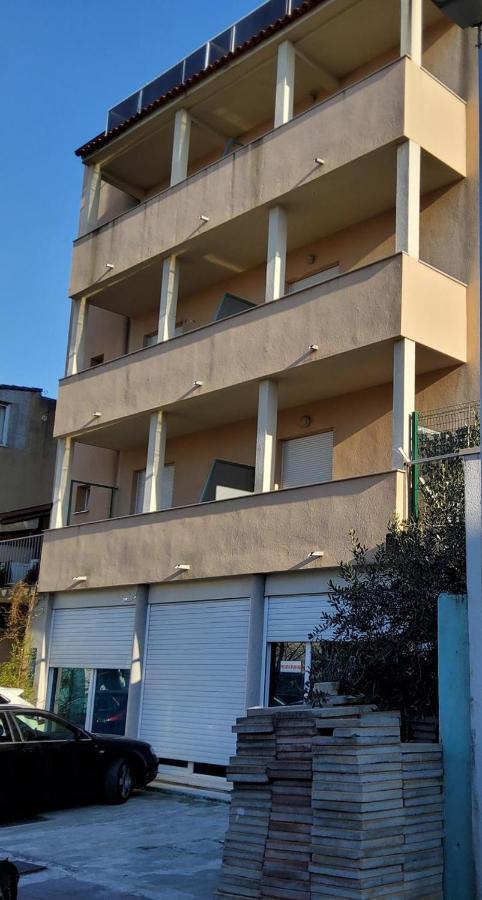 Apartment Captivating 15 Sleeps 4 Guests *